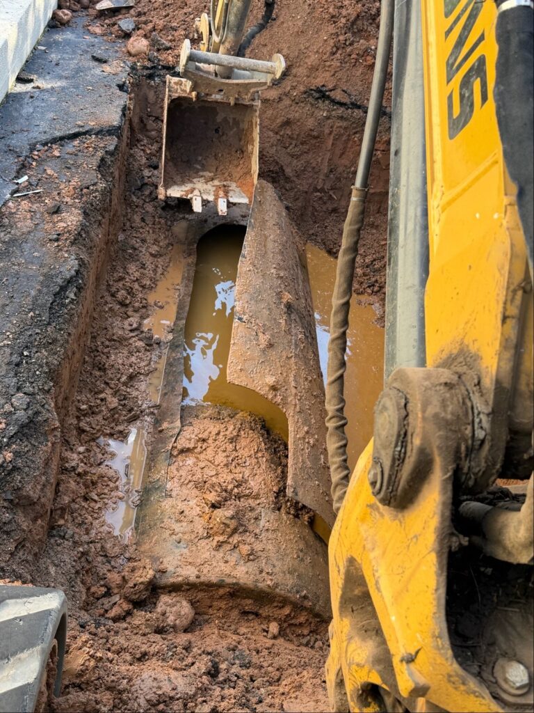 Market Street, Edison: excavating the 1,000-gallon tank in the driveway