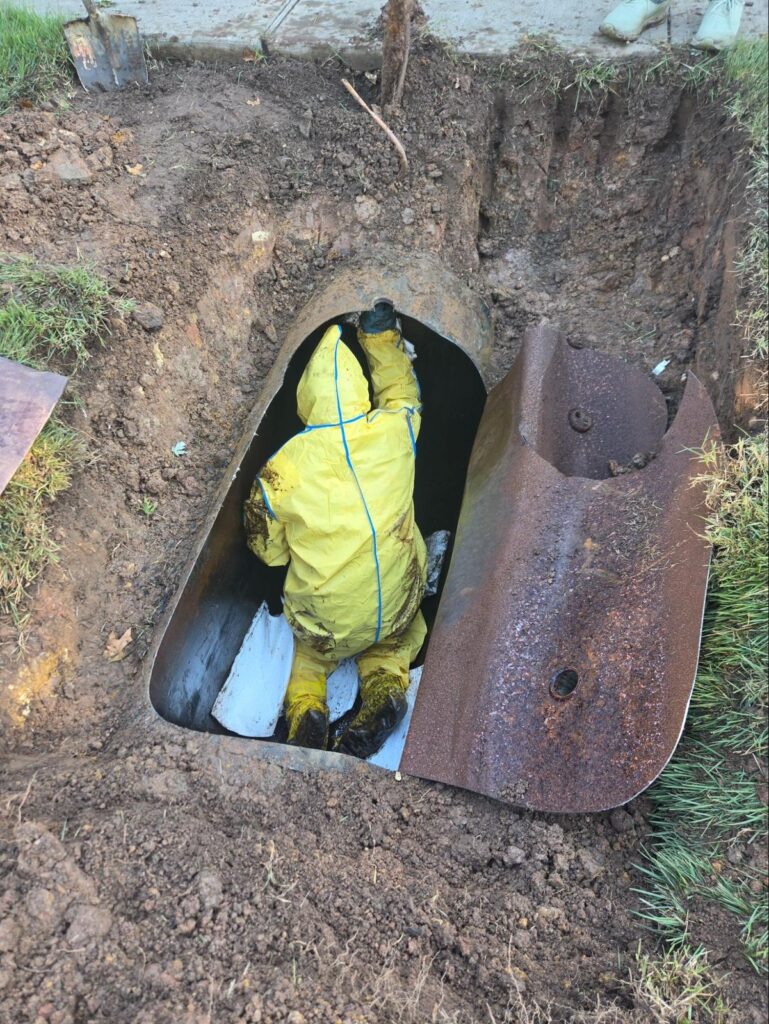 Winthrop Road, Edison: crew cleaning the buried 275-gallon tank in the excavation