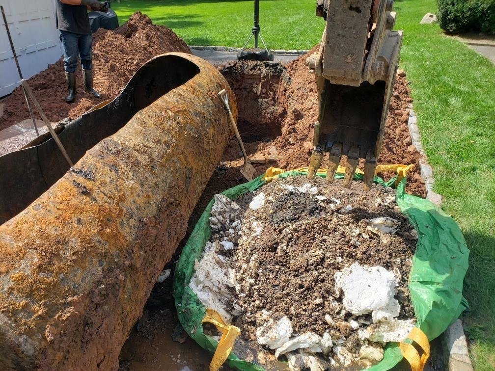 Gordon Place, Verona: the previously foam-filled 1,000-gallon tank coming out of the excavation